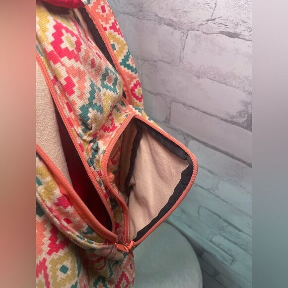 Kavu Rope Sling Zip up crossover Bag Spring pattern - Picture 7 of 10